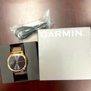 Garmin Vívomove® Luxe 18K Rose Gold Stainless Steel Case w/ Rose Gold Band